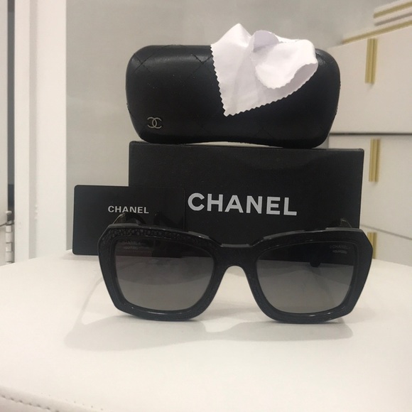 Fabulous Chanel polarized shades! Black and gold perfection! - Picture 10 of 10